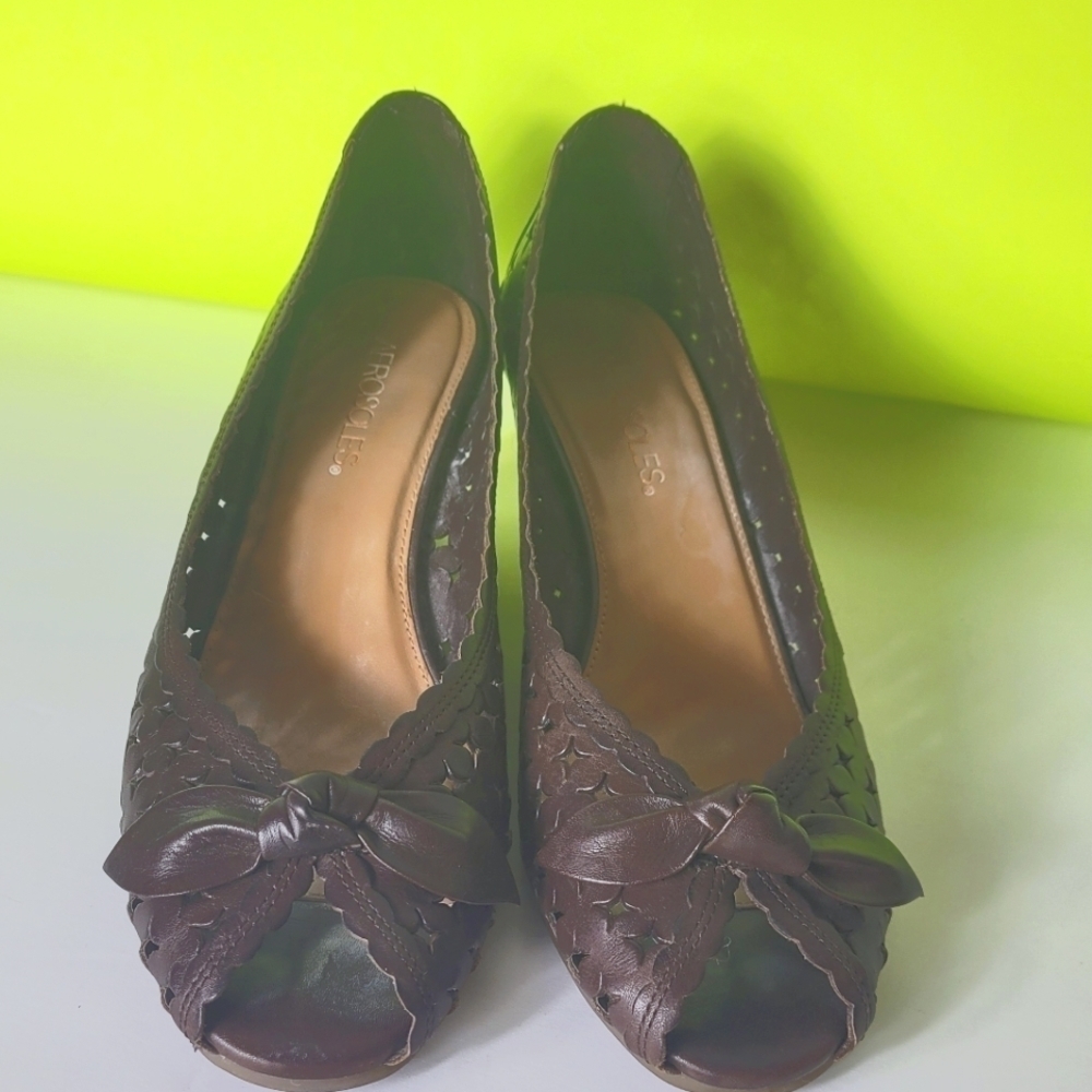 AEROSOLES Brown Slip On Peep Toe Bow Slip On Heel Sandals Shoes Size 8.5